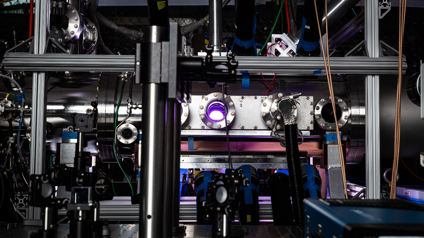 Zap Energy FuZE system for generating fusion plasmas